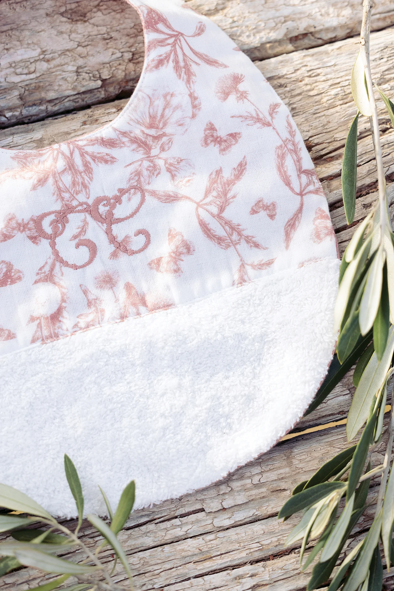 Bavoir - Imprimé inspiration Toile de Jouy rose T2 - Image 3