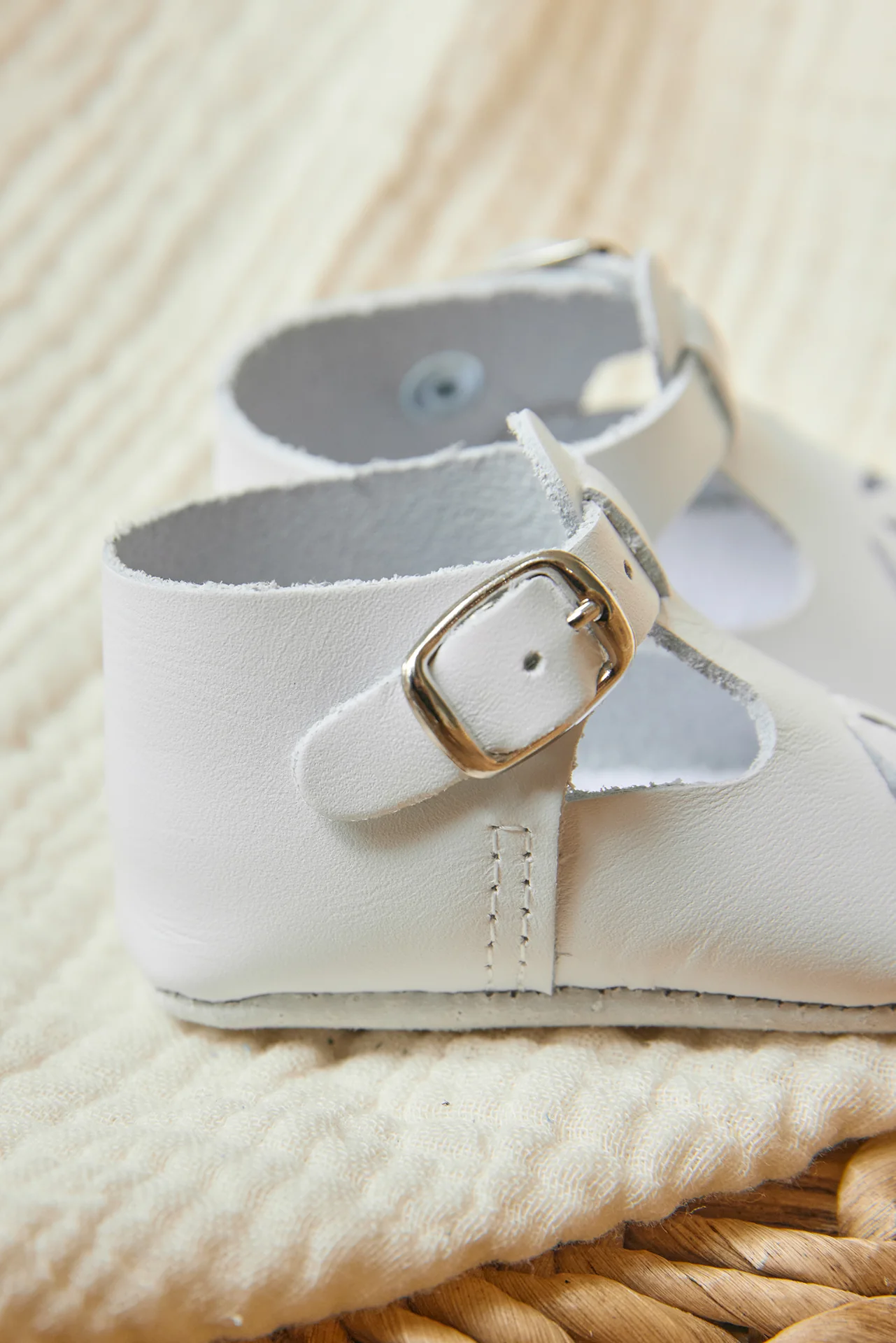 Chaussons Babies - Blanc cuir ajouré - Image 2