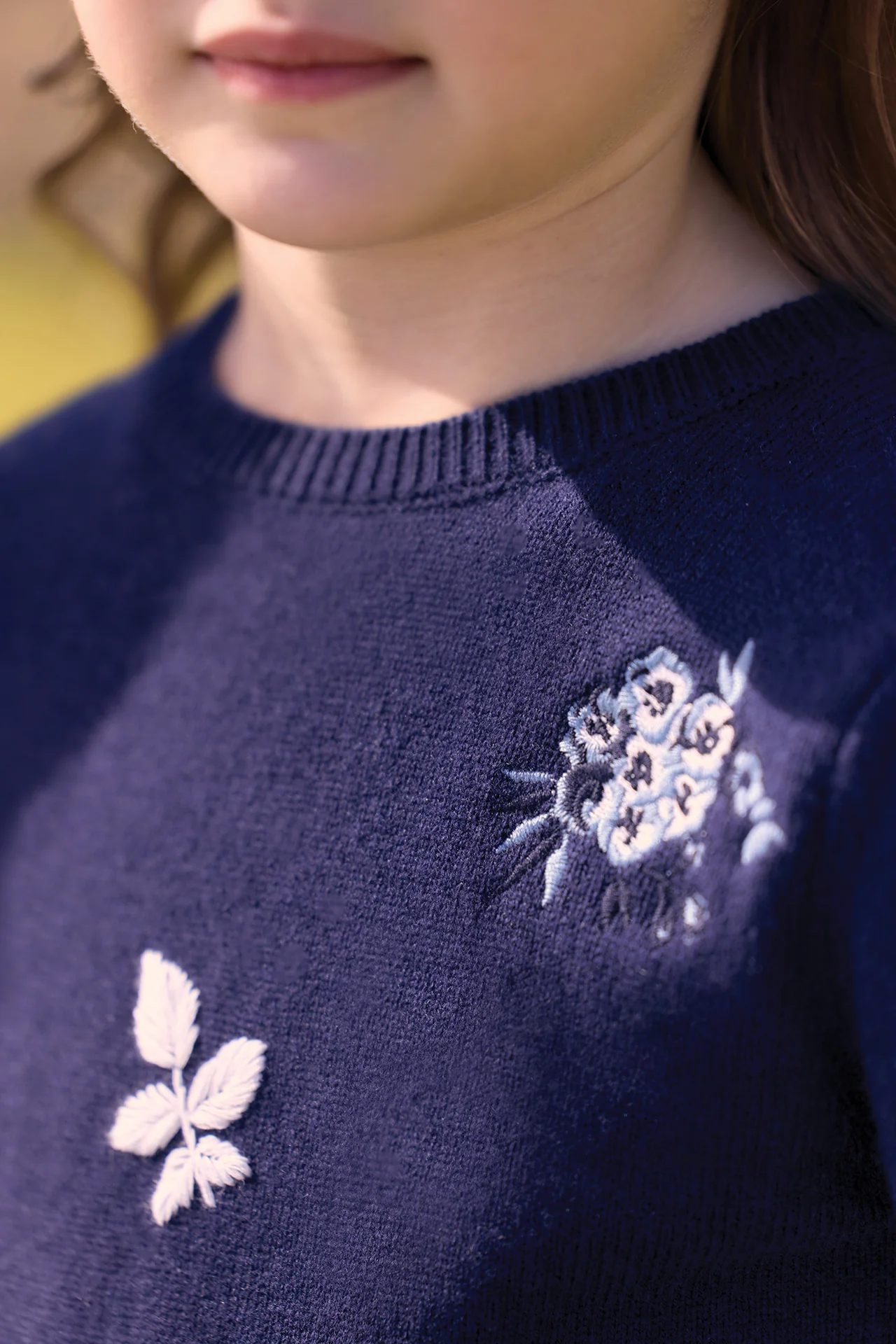 Pull - Marine laine broderies fleurs - Image 2