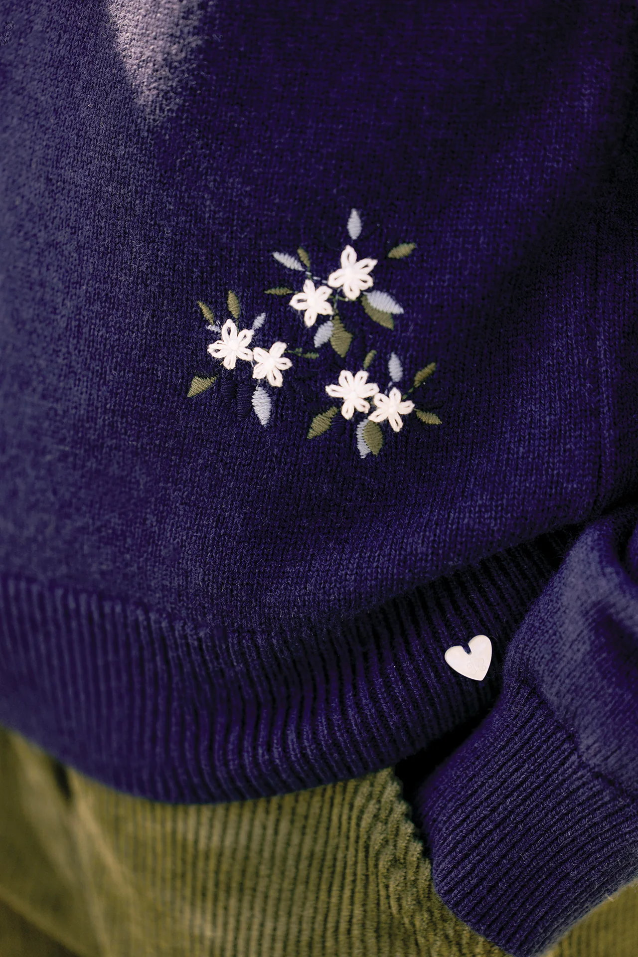 Pull - Marine laine broderies fleurs - Image 3