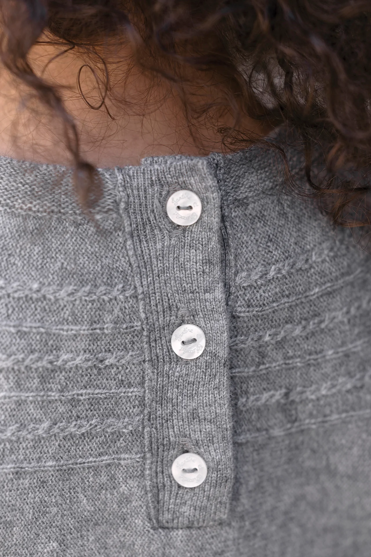 Robe - Gris chiné laine broderie fleurs - Image 3