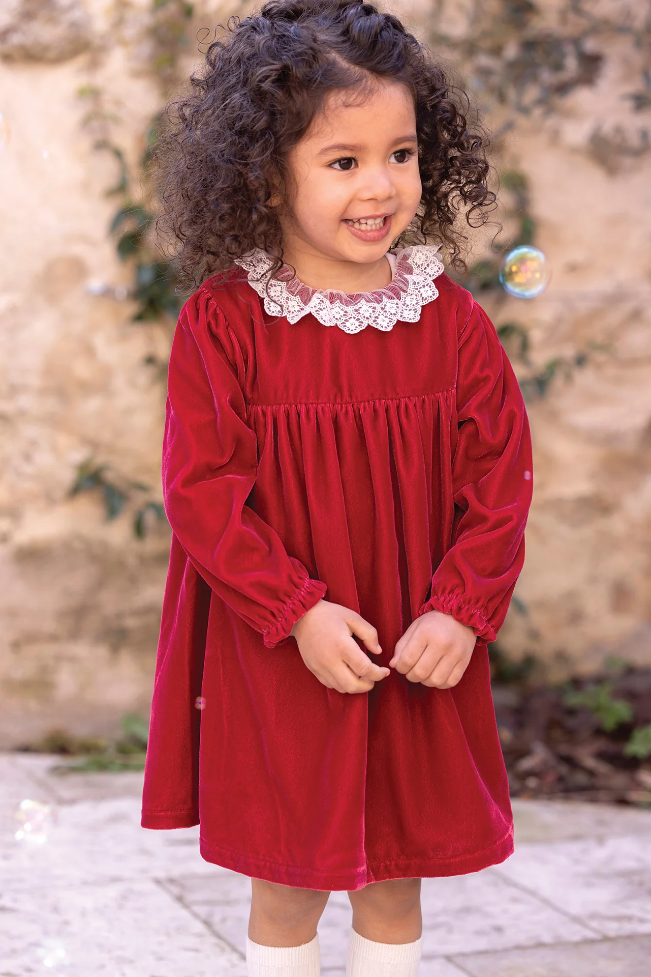 Robe - Cerise velours col dentelle
