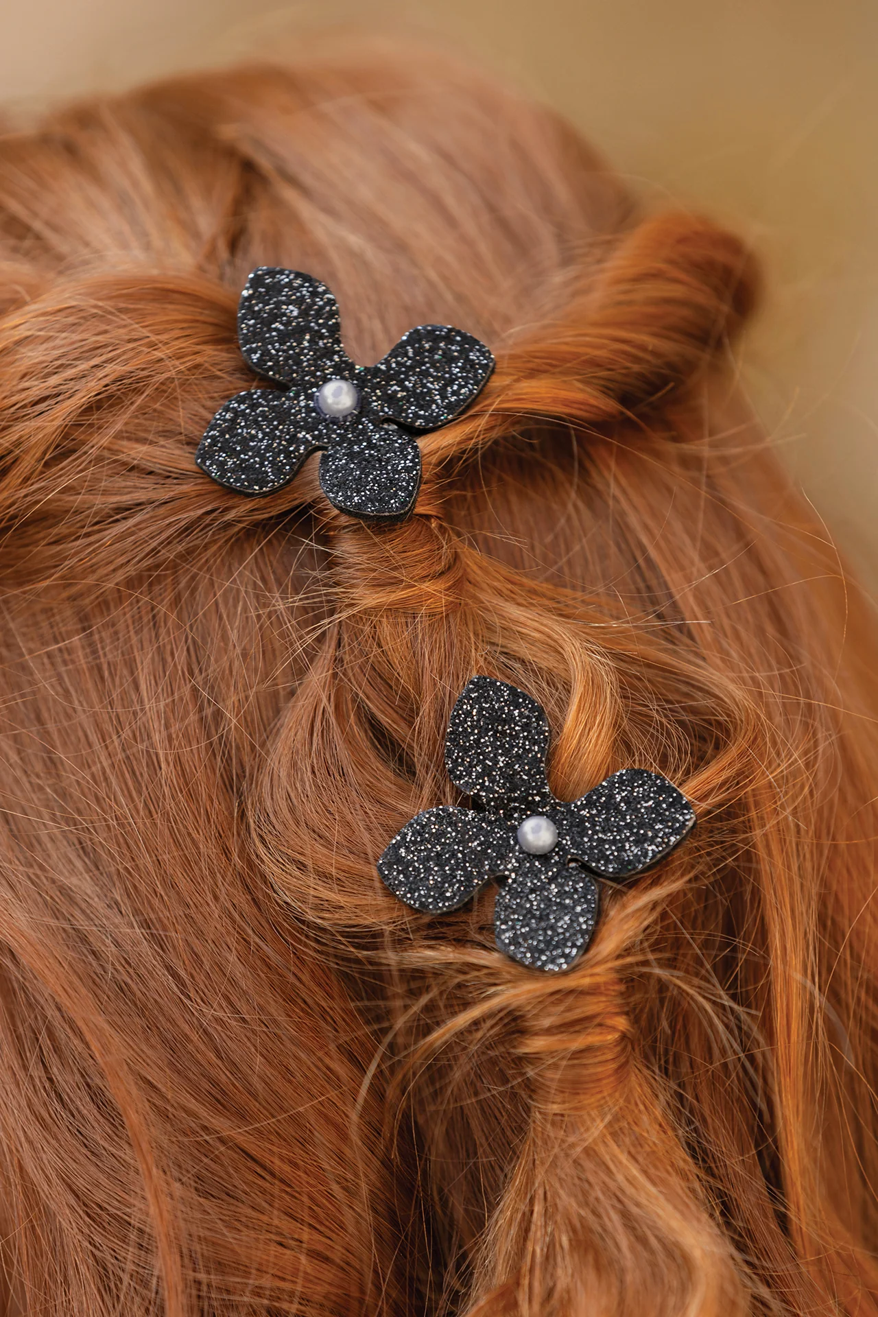 Barrette - Noir métal fleurs paillettes - Image 2