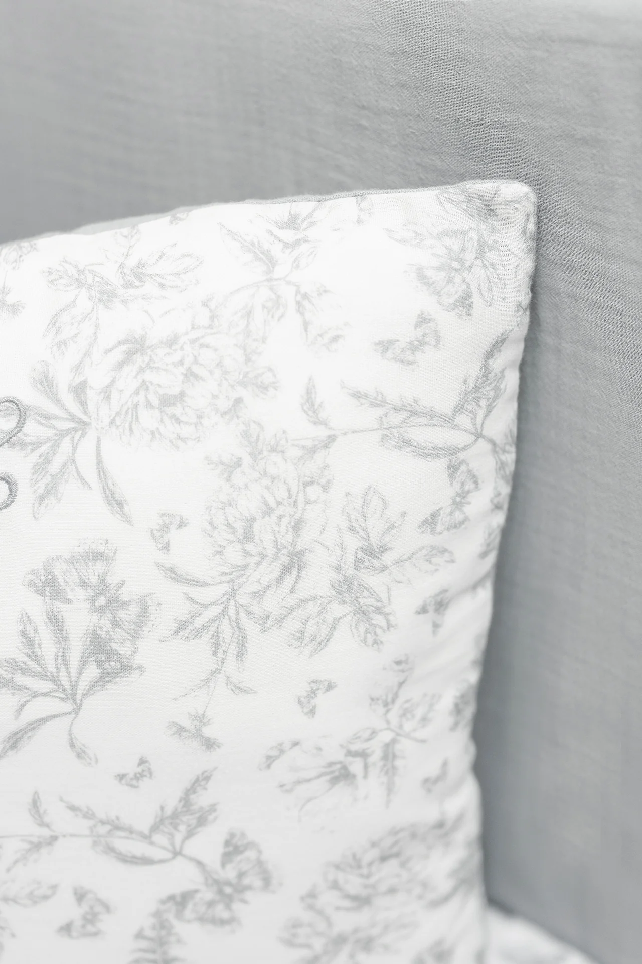 Coussin réversible - Imprimé inspiration toile de jouy gris - Image 3