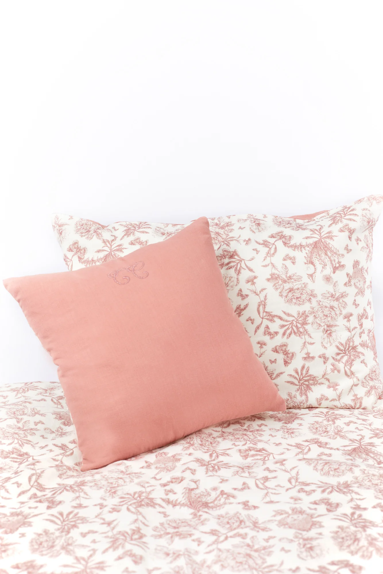 Coussin réversible - Imprimé inspiration Toile de Jouy rose - Image 3