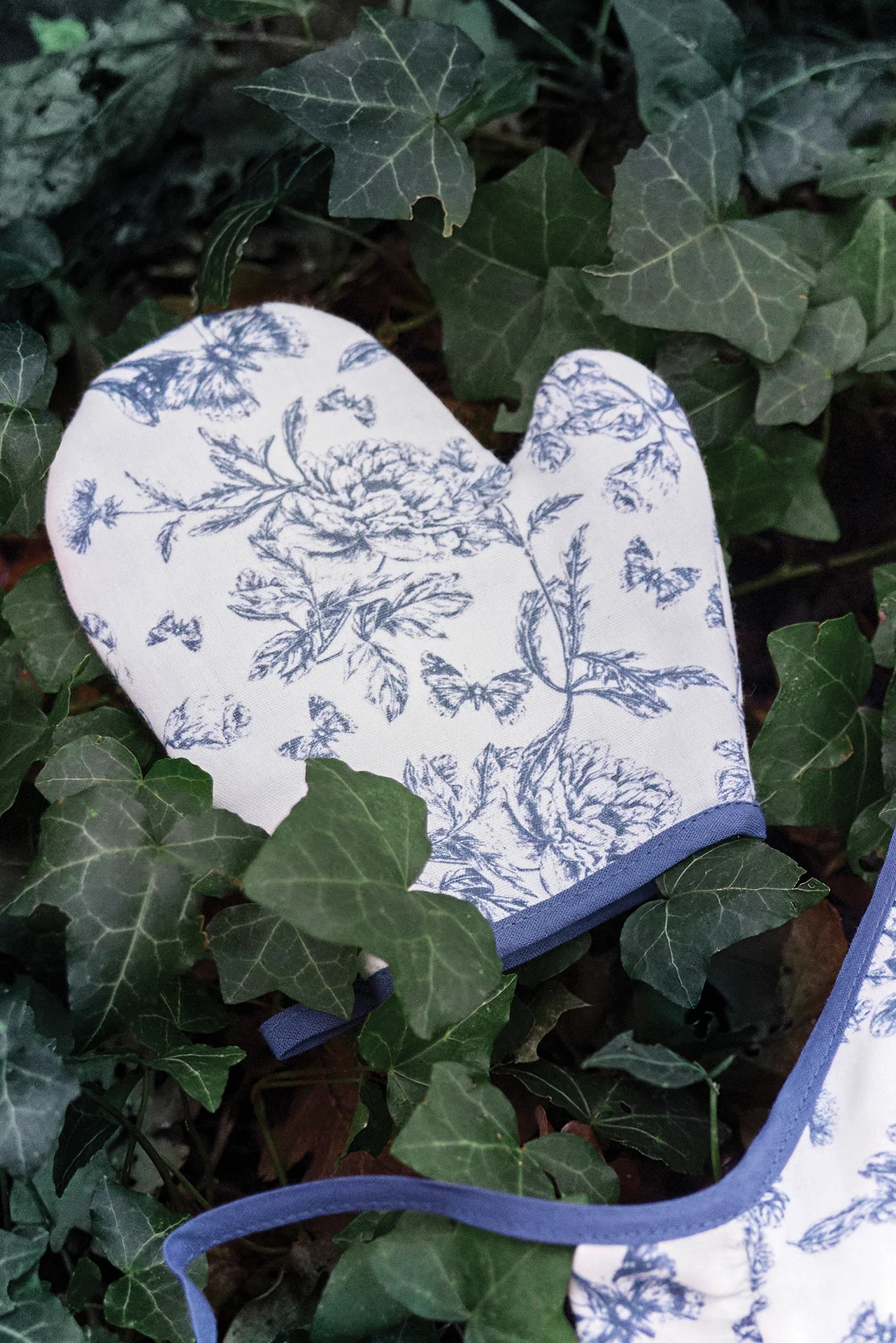 Kit Tablier et Manique - Minikane x Tartine et Chocolat imprimé Toile de Jouy Bleu - Image 3