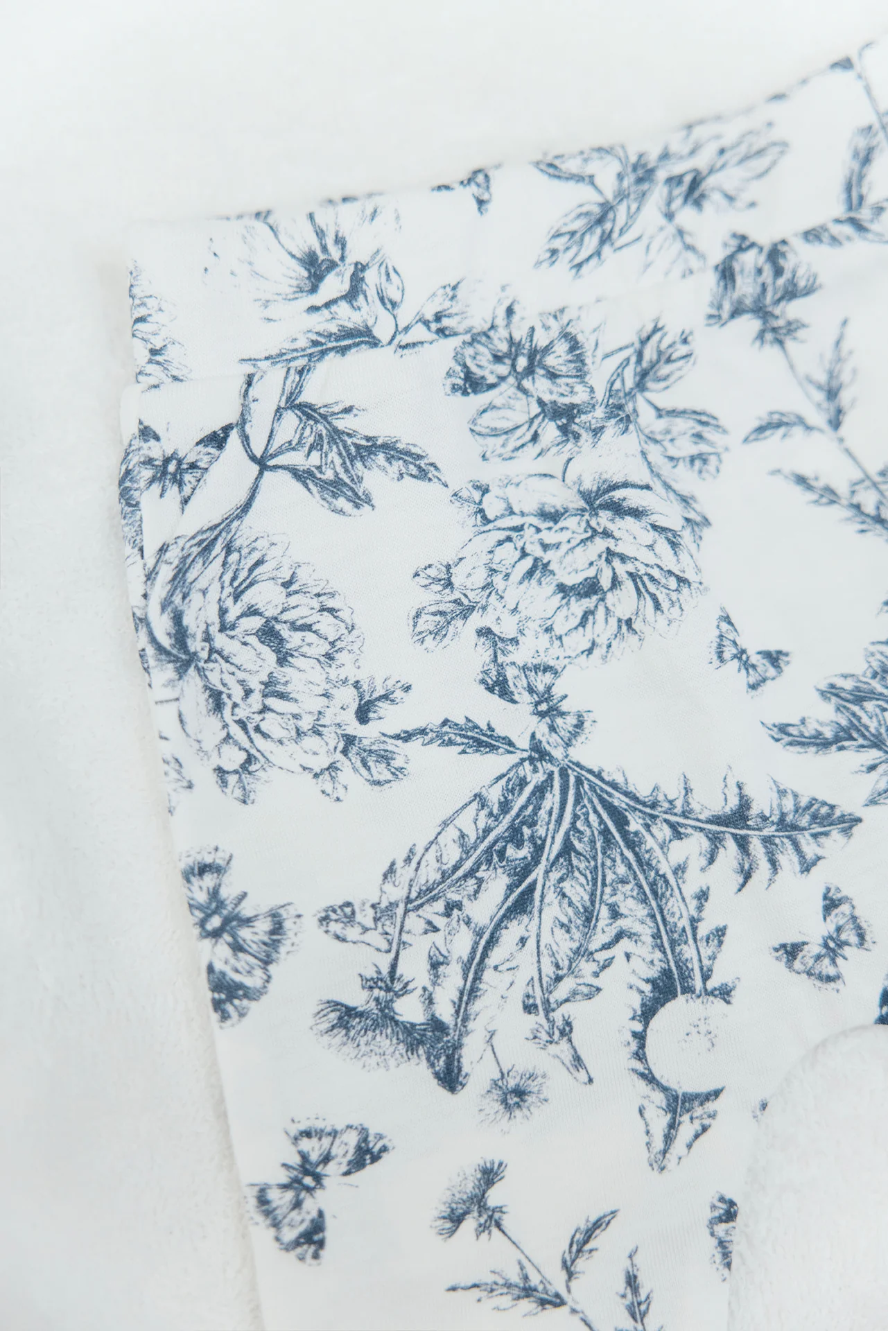 Pyjama deux pièces - Imprimé inspiration toile de jouy bleu - Image 4
