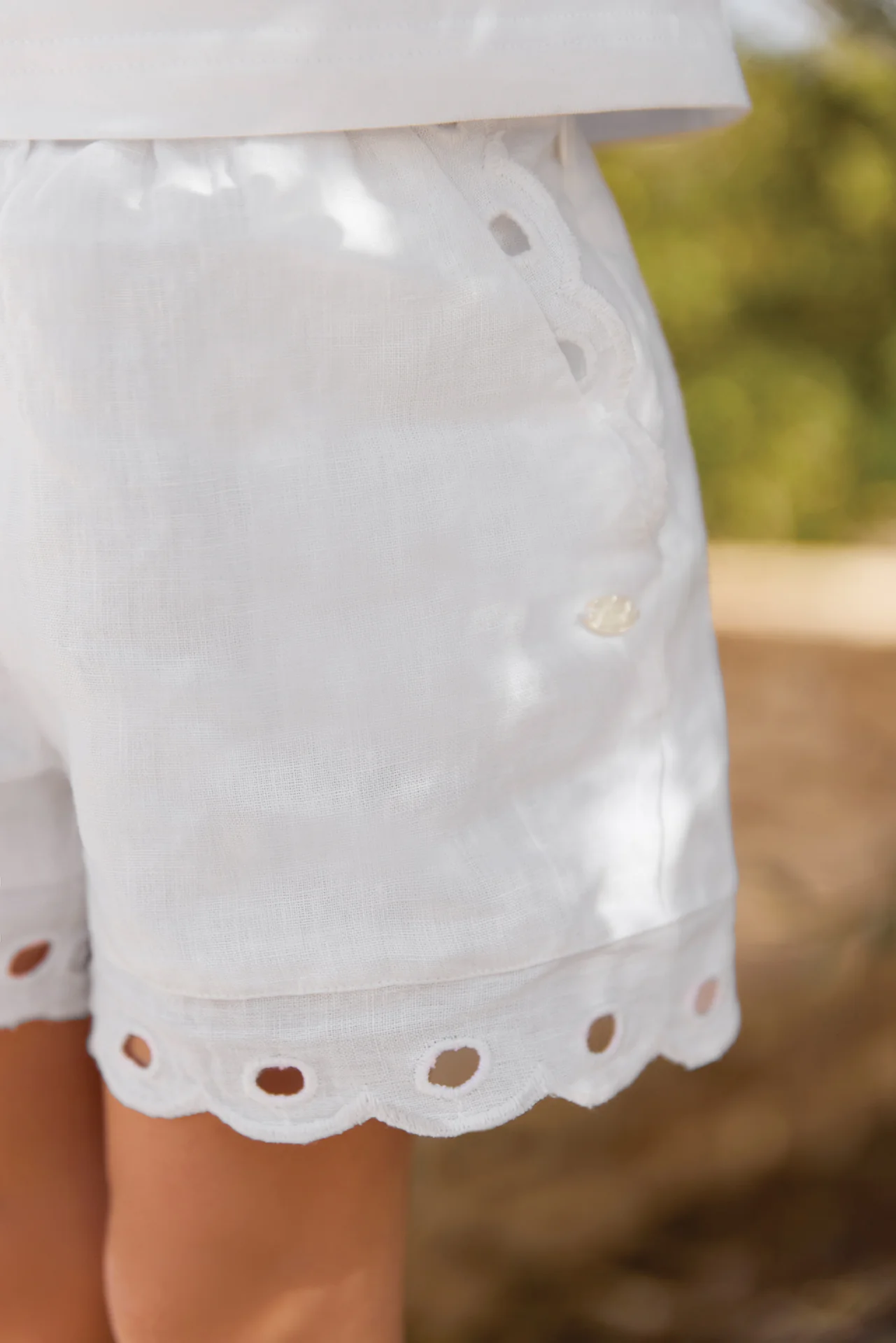 Short - Blanc lin détails ajourés - Image 2