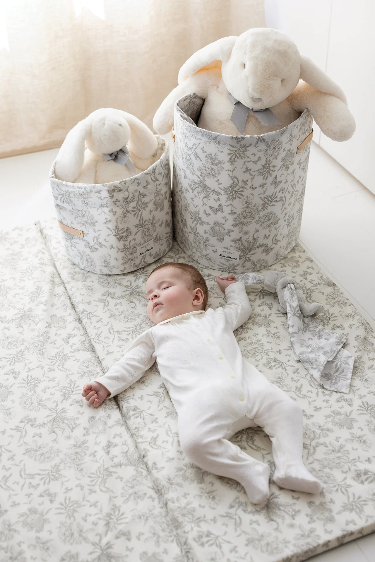 Tapis de vie toile de jouy gris - Mèzamé x Tartine et Chocolat