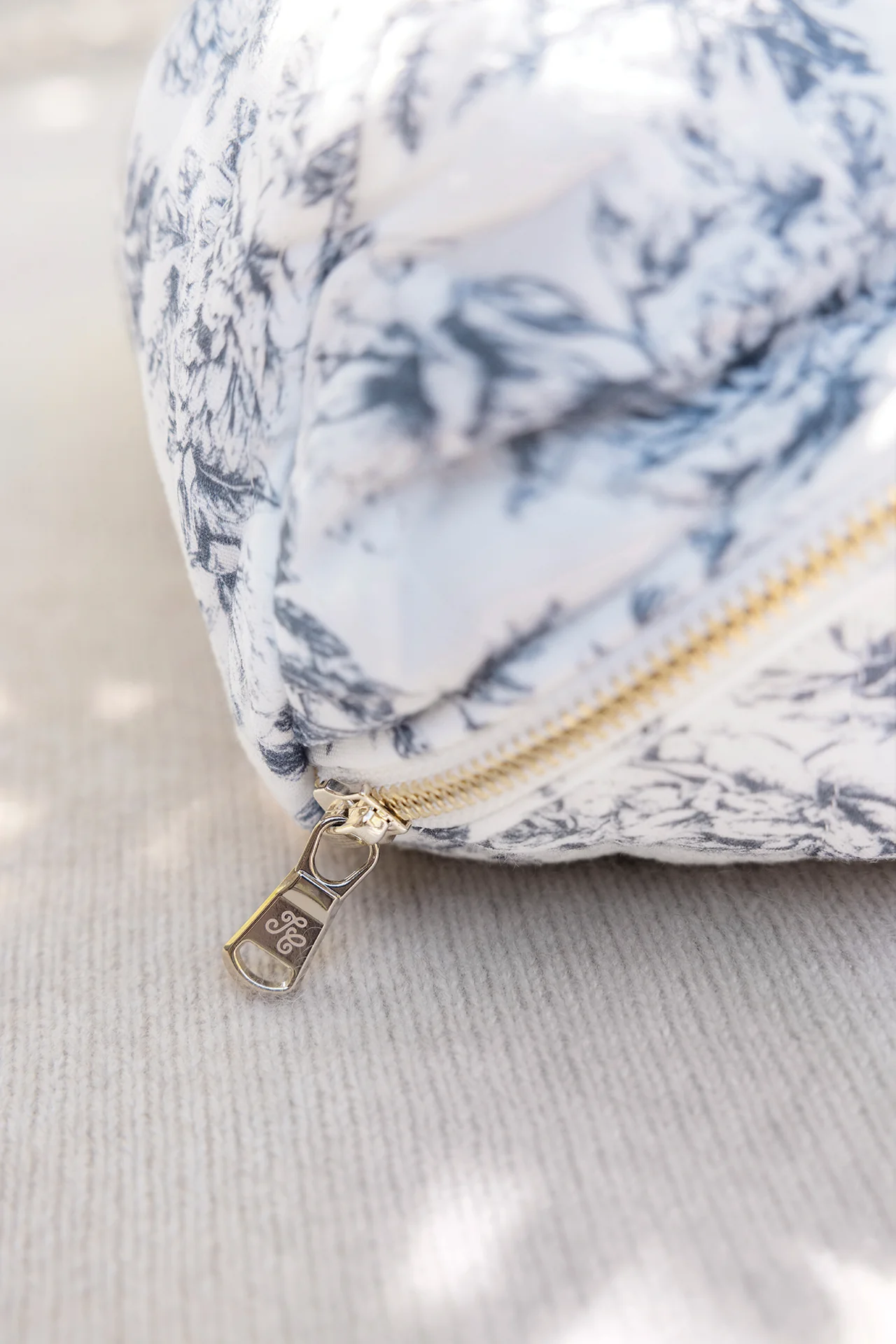 Trousse zippée - Imprimé inspiration Toile de Jouy bleu - Image 5